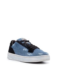 dunkelblaue Jeans niedrige Sneakers von Diesel