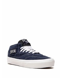 dunkelblaue Jeans niedrige Sneakers von Vans