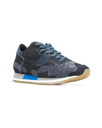 dunkelblaue Jeans niedrige Sneakers von Philippe Model