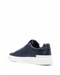 dunkelblaue Leder niedrige Sneakers von Balmain