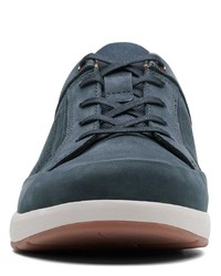 dunkelblaue Leder niedrige Sneakers von Clarks