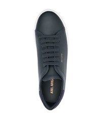 dunkelblaue Leder niedrige Sneakers von Axel Arigato