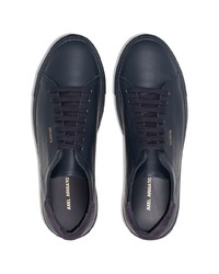 dunkelblaue Leder niedrige Sneakers von Axel Arigato