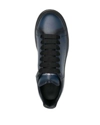 dunkelblaue Leder niedrige Sneakers von Alexander McQueen