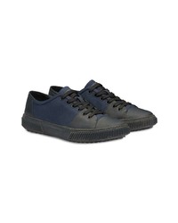 dunkelblaue Leder niedrige Sneakers von Prada