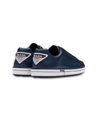 dunkelblaue Leder niedrige Sneakers von Prada