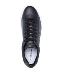 dunkelblaue Leder niedrige Sneakers von Calvin Klein