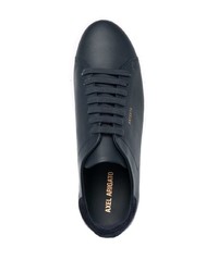 dunkelblaue Leder niedrige Sneakers von Axel Arigato