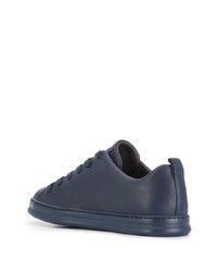 dunkelblaue Leder niedrige Sneakers von Camper