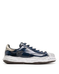 dunkelblaue Leder niedrige Sneakers von Maison Mihara Yasuhiro