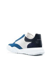 dunkelblaue Leder niedrige Sneakers von Alexander McQueen