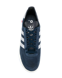 dunkelblaue Leder niedrige Sneakers von adidas