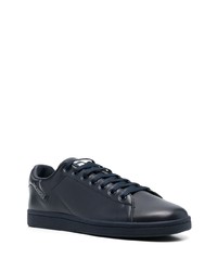 dunkelblaue Leder niedrige Sneakers von Raf Simons