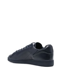 dunkelblaue Leder niedrige Sneakers von Raf Simons