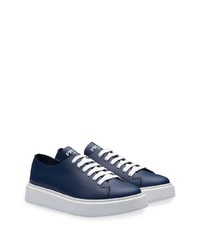 dunkelblaue Leder niedrige Sneakers von Prada