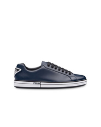dunkelblaue Leder niedrige Sneakers von Prada