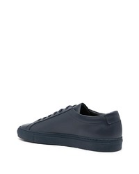 dunkelblaue Leder niedrige Sneakers von Common Projects