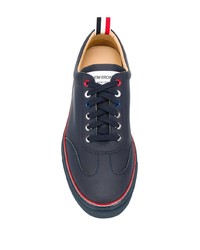 dunkelblaue Leder niedrige Sneakers von Thom Browne