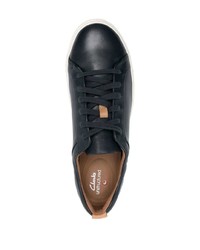 dunkelblaue Leder niedrige Sneakers von Clarks