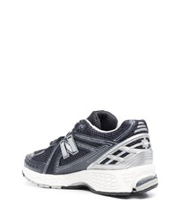 dunkelblaue niedrige Sneakers von New Balance