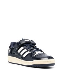 dunkelblaue niedrige Sneakers von adidas