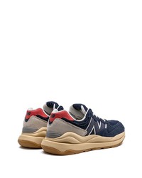 dunkelblaue niedrige Sneakers von New Balance