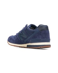 dunkelblaue niedrige Sneakers von New Balance