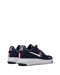 dunkelblaue niedrige Sneakers von Nike