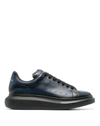dunkelblaue niedrige Sneakers von Alexander McQueen