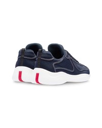 dunkelblaue niedrige Sneakers von Prada