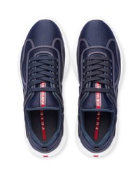 dunkelblaue niedrige Sneakers von Prada