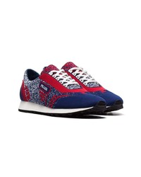 dunkelblaue niedrige Sneakers von Prada