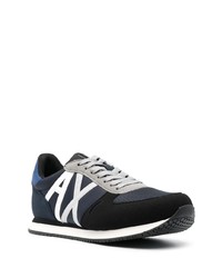 dunkelblaue niedrige Sneakers von Armani Exchange