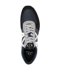 dunkelblaue niedrige Sneakers von Armani Exchange