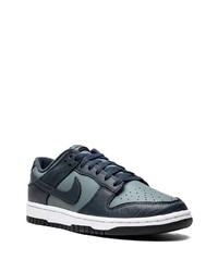 dunkelblaue niedrige Sneakers von Nike