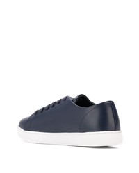 dunkelblaue niedrige Sneakers von Emporio Armani