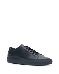 dunkelblaue niedrige Sneakers von Common Projects