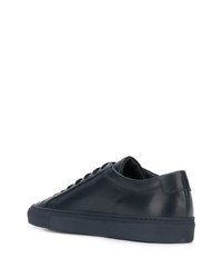 dunkelblaue niedrige Sneakers von Common Projects