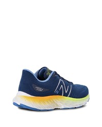 dunkelblaue niedrige Sneakers von New Balance