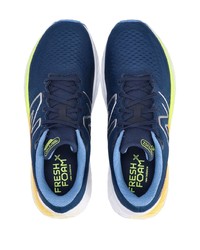 dunkelblaue niedrige Sneakers von New Balance