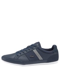 dunkelblaue niedrige Sneakers von Lacoste