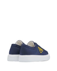 dunkelblaue niedrige Sneakers von Prada