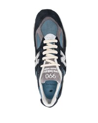 dunkelblaue niedrige Sneakers von New Balance