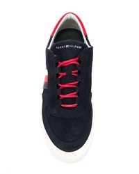 dunkelblaue niedrige Sneakers von Tommy Hilfiger