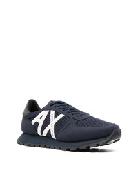 dunkelblaue niedrige Sneakers von Armani Exchange