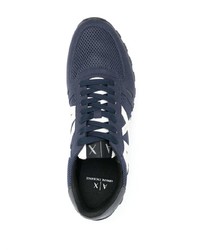 dunkelblaue niedrige Sneakers von Armani Exchange