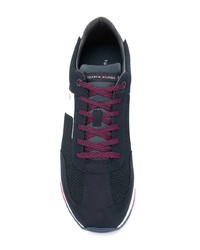 dunkelblaue niedrige Sneakers von Tommy Hilfiger