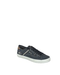 dunkelblaue niedrige Sneakers von Mustang Shoes