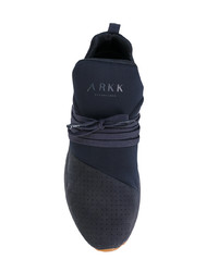 dunkelblaue niedrige Sneakers von Arkk