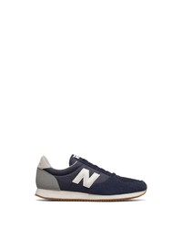 dunkelblaue niedrige Sneakers von New Balance